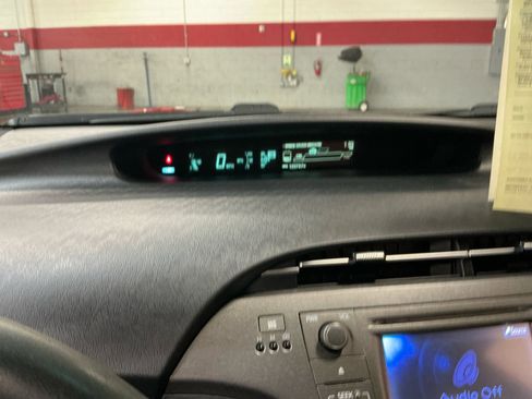 Used 2013 Toyota Prius Two image 10