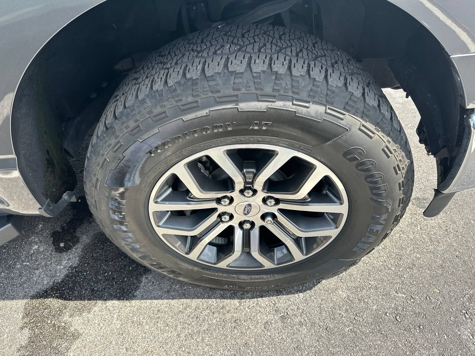 Used 2022 Ford F150 Lariat w/ FX4 Off-Road Package AWD/4WD image 3