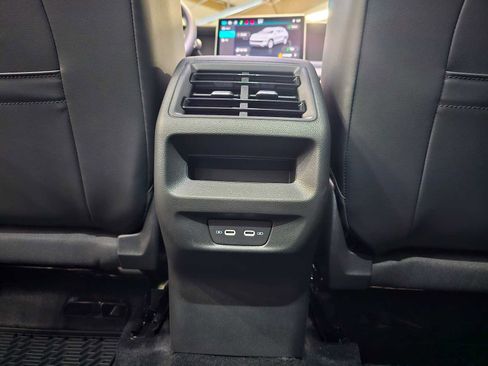 New 2026 Volkswagen Tiguan SE image 17