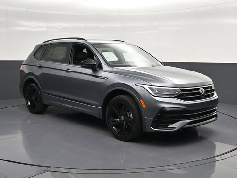 Used 2023 Volkswagen Tiguan SE R-Line FWD image 5
