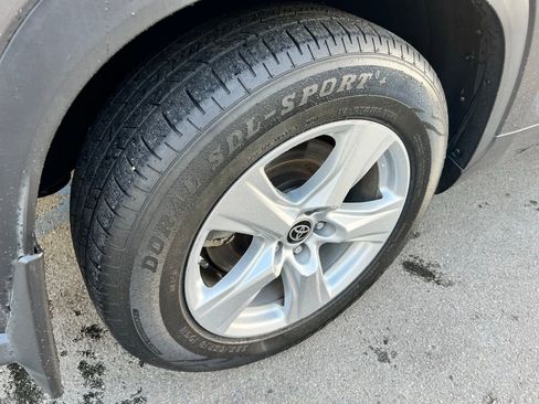 Used 2022 Toyota Highlander LE FWD image 7