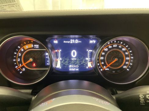 Used 2021 Jeep Wrangler Unlimited Sahara AWD/4WD image 13