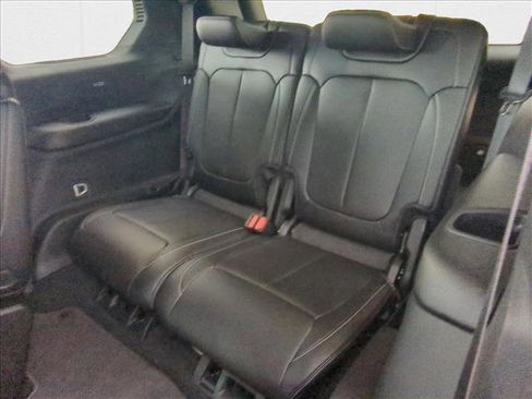 New 2025 Jeep Grand Cherokee L Limited image 24