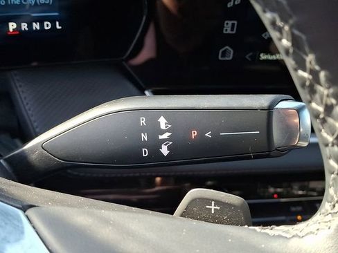 Used 2025 Chevrolet Equinox LT AWD/4WD image 14