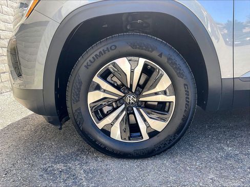 Certified 2024 Volkswagen Atlas Cross Sport SE FWD image 8