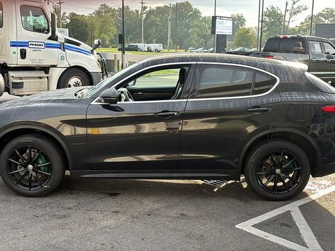 Used 2018 Alfa Romeo Stelvio Ti AWD/4WD image 2
