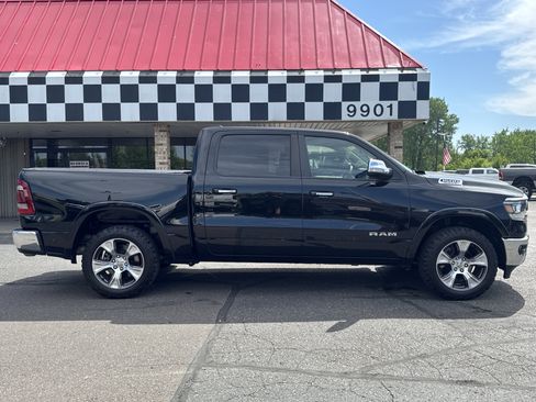 Used 2019 RAM 1500 Laramie AWD/4WD image 9