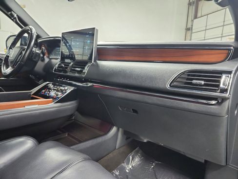 Used 2023 Lincoln Navigator Reserve image 48