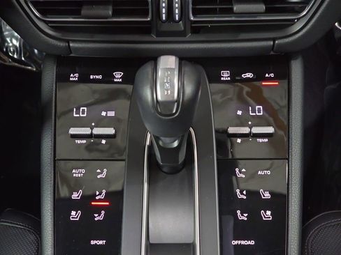 Certified 2025 Porsche Macan image 19