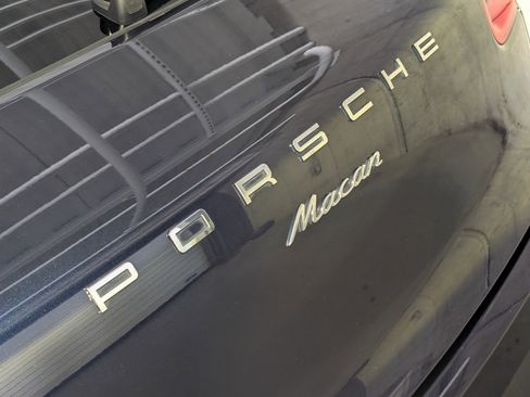 Certified 2018 Porsche Macan Sport Edition image 17