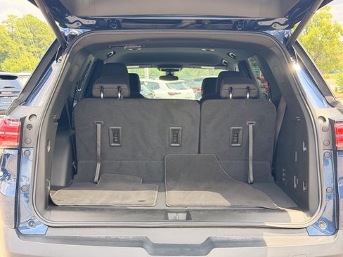 Used 2023 Chevrolet Traverse LT AWD/4WD image 32