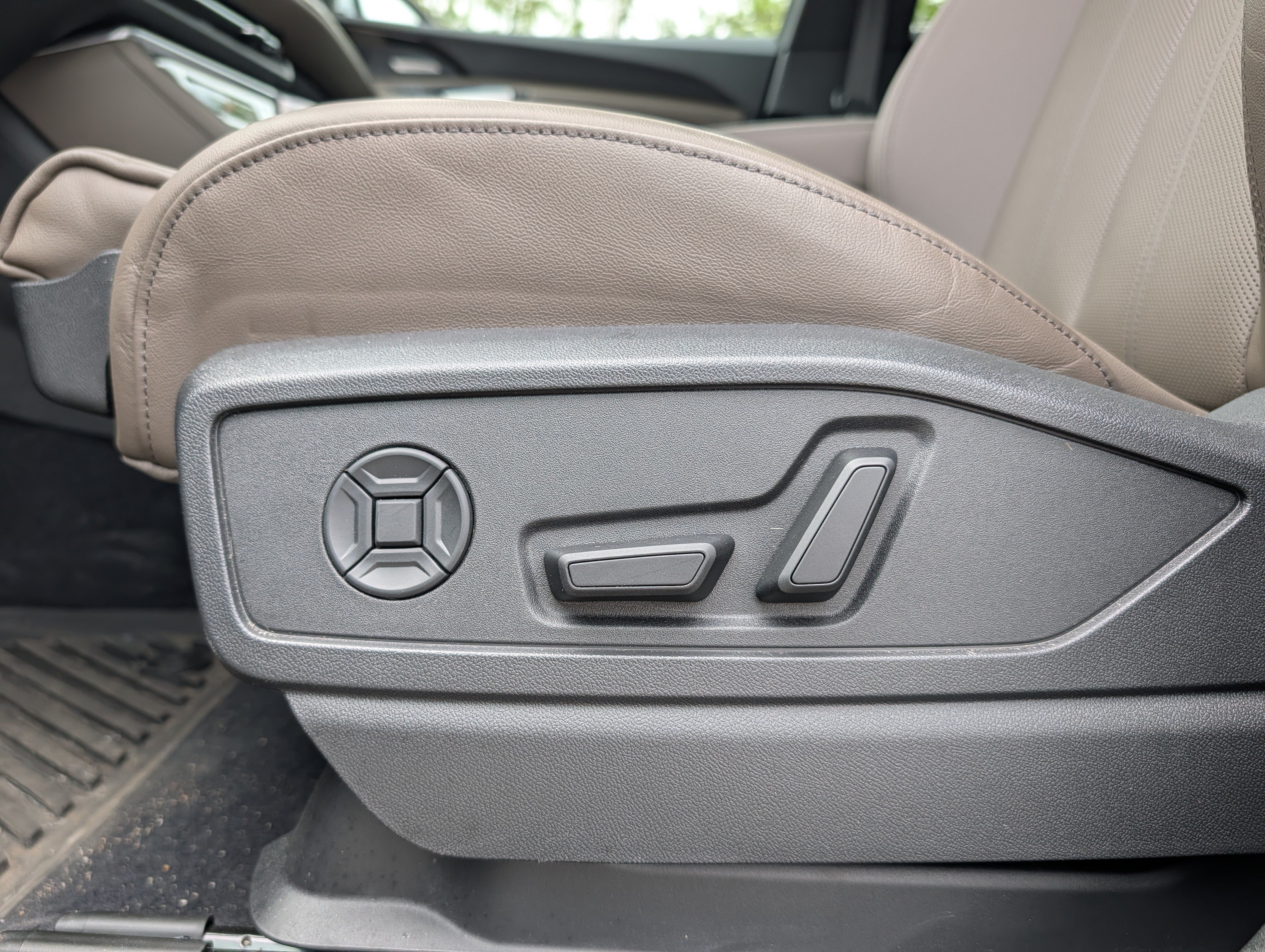 Used 2025 Audi Q5 Premium Plus w/ Premium Plus AWD/4WD image 21