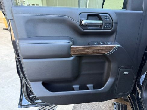 Used 2019 Chevrolet Silverado 1500 High Country w/ Technology Package image 27