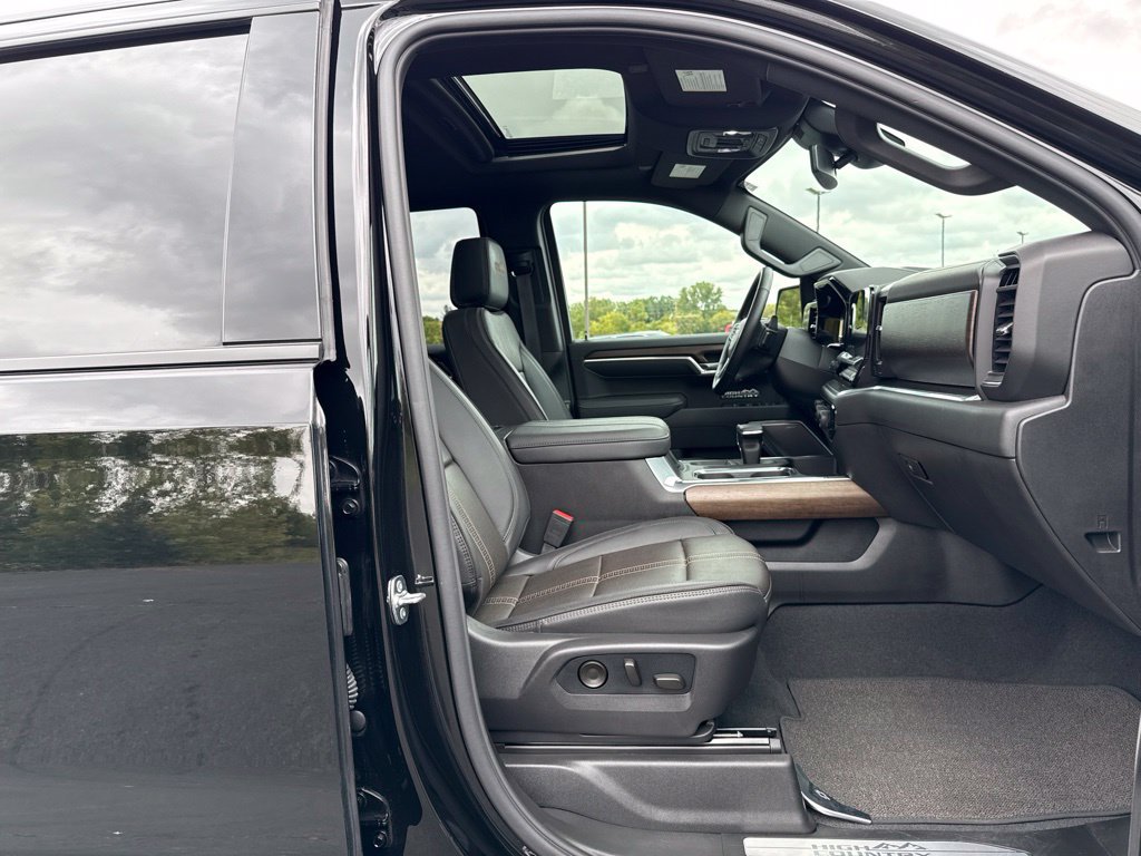 Used 2026 Chevrolet Silverado 1500 High Country w/ Midnight Edition AWD/4WD image 11