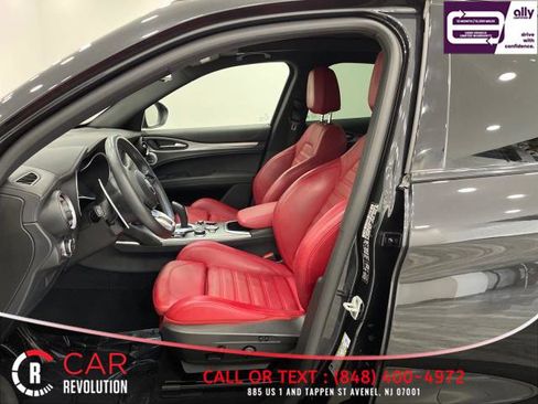 Used 2022 Alfa Romeo Stelvio Veloce image 12