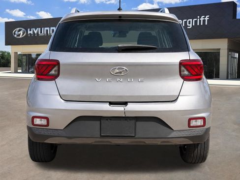 Used 2024 Hyundai Venue SEL FWD image 4