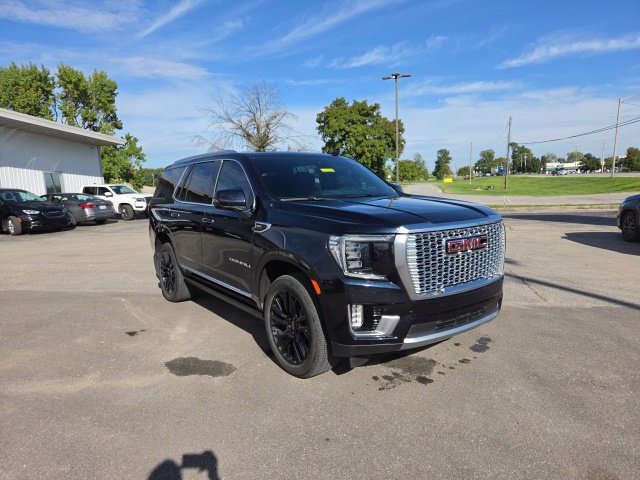 Used 2021 GMC Yukon Denali w/ Denali Premium Package AWD/4WD image 4
