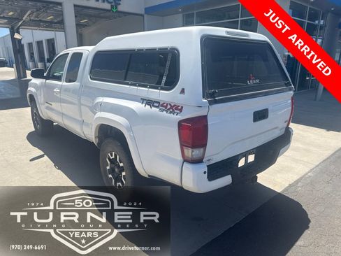 Used 2017 Toyota Tacoma TRD Sport w/ Premium & Technology Package AWD/4WD image 5