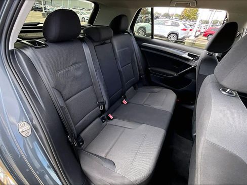 Used 2019 Volkswagen Golf S image 20