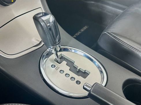 Used 2010 Chrysler Sebring Limited image 17