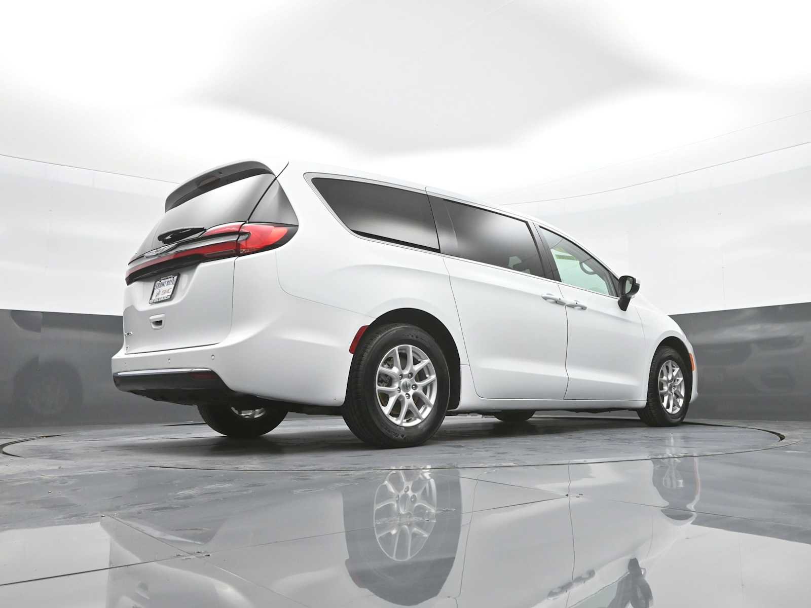 Used 2023 Chrysler Pacifica Touring-L FWD image 39