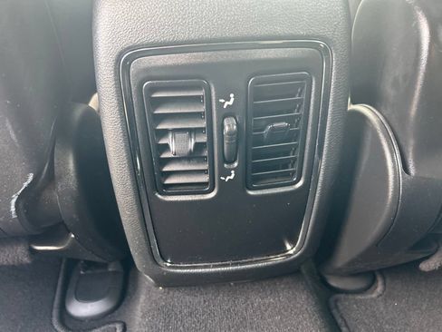 Used 2020 Jeep Grand Cherokee Laredo AWD/4WD image 12