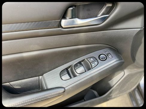 Used 2024 Nissan Altima 2.5 SV image 16