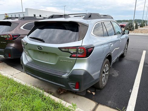 Used 2022 Subaru Outback Premium AWD/4WD image 6