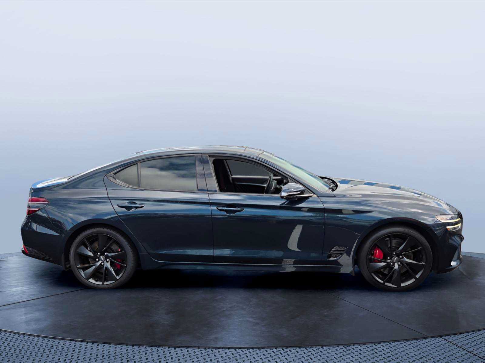 Used 2022 Genesis G70 3.3T RWD image 2