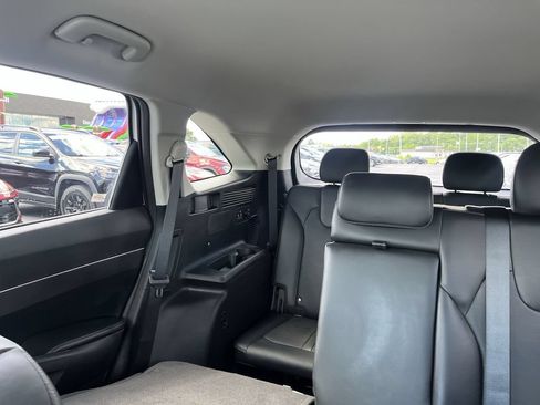 Used 2025 Kia Sorento S FWD image 12