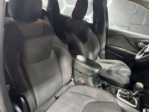 Used 2015 Jeep Cherokee Latitude FWD image 41