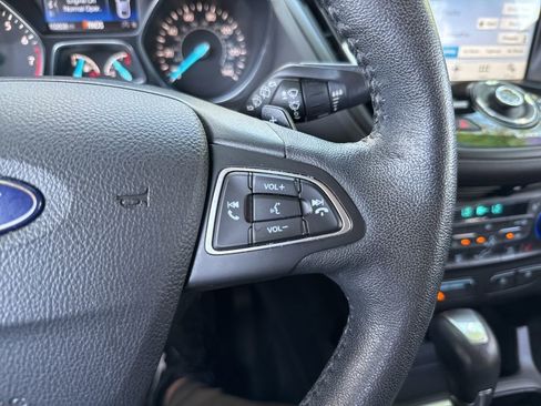 Used 2017 Ford Escape Titanium image 30