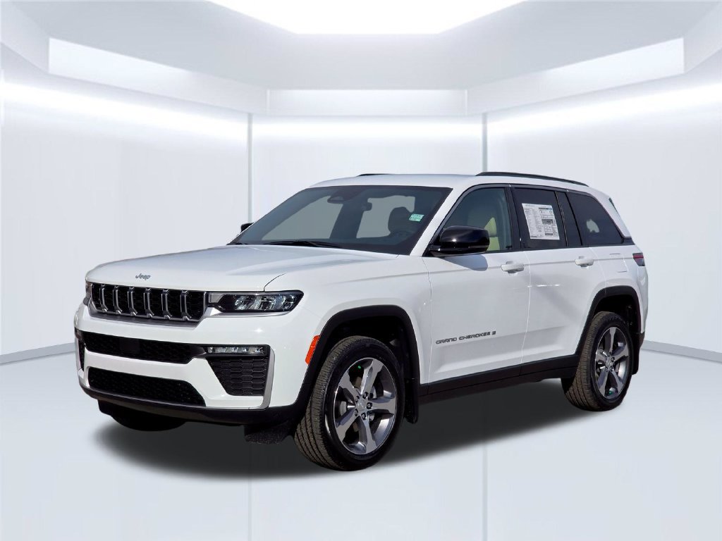 New 2026 Jeep Grand Cherokee Limited w/ Trailer Tow Package AWD/4WD image 2