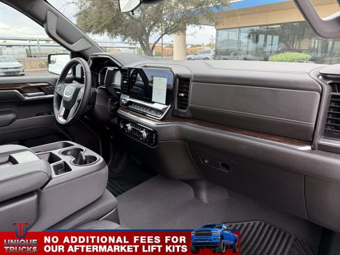 Used 2024 GMC Sierra 1500 SLE image 28