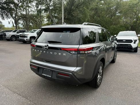 Used 2025 Nissan Pathfinder SV FWD image 10
