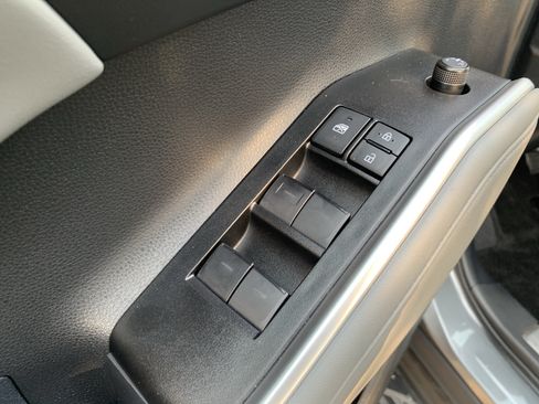 Used 2025 Toyota Highlander XLE AWD/4WD image 15