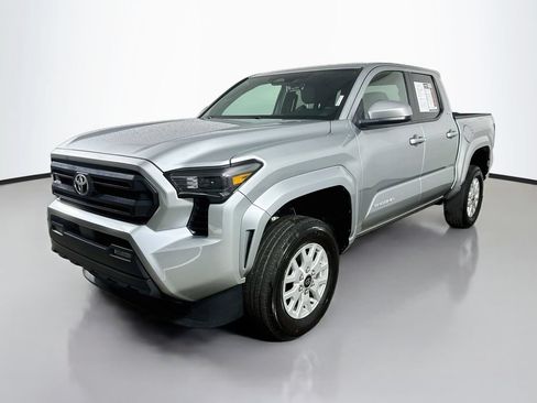 Used 2024 Toyota Tacoma SR5 AWD/4WD image 3