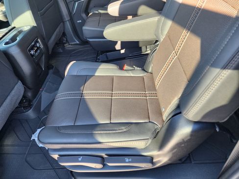 New 2026 Chevrolet Suburban High Country image 14