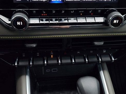 Used 2025 Chevrolet Colorado ZR2 image 21