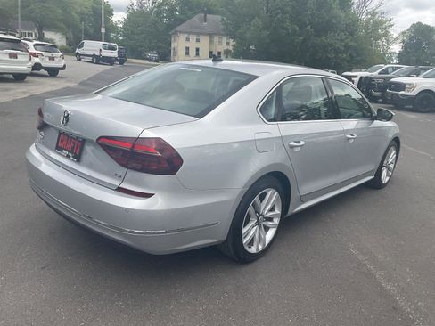 Used 2017 Volkswagen Passat 1.8T SE FWD image 5