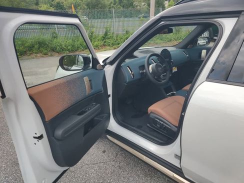 Used 2025 MINI Cooper Countryman SE w/ Comfort Package Max image 11