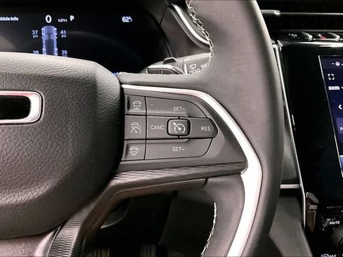 Used 2024 Jeep Grand Cherokee Altitude AWD/4WD image 28
