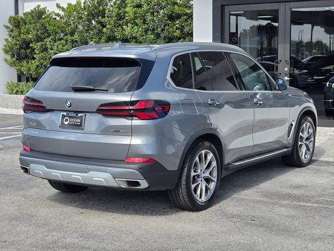 Used 2024 BMW X5 sDrive40i w/ Premium Package RWD image 3