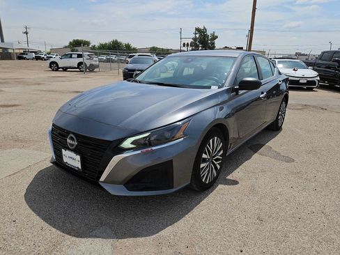 Used 2024 Nissan Altima 2.5 SV FWD image 4