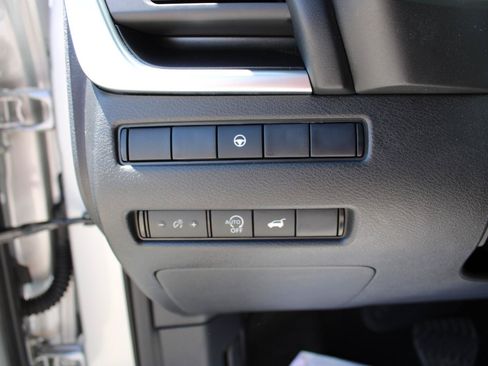 Used 2025 Nissan Rogue SV AWD/4WD image 13