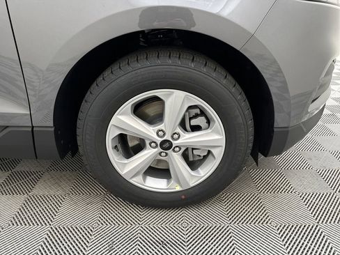 New 2024 Ford Edge SE image 13