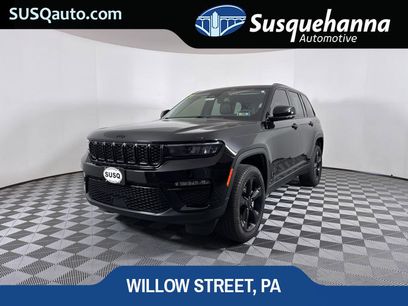 Used 2023 Jeep Grand Cherokee Limited w/ Black Appearance Package