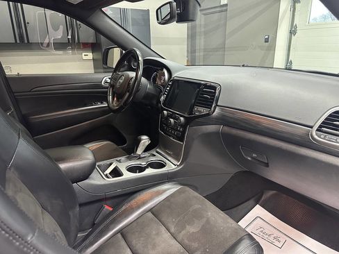 Used 2020 Jeep Grand Cherokee Altitude image 28