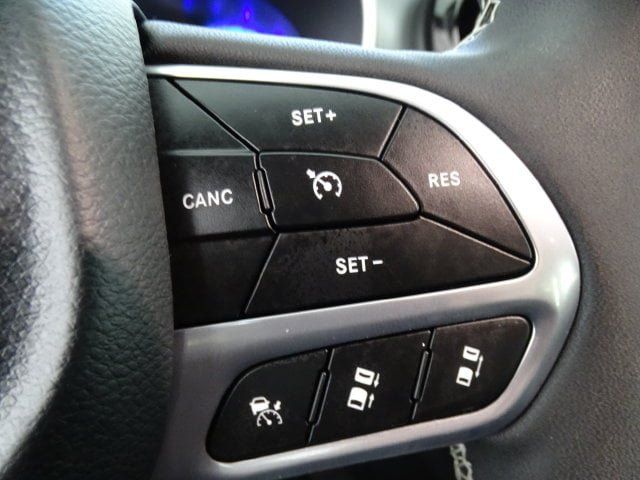 Certified 2026 Chrysler Pacifica Select FWD image 8