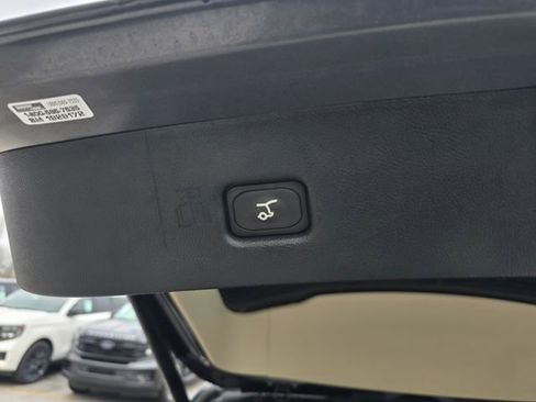 Used 2023 Lincoln Nautilus Reserve image 16